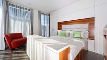 Hypo-allergenic bedding, in-room safe, desk, soundproofing