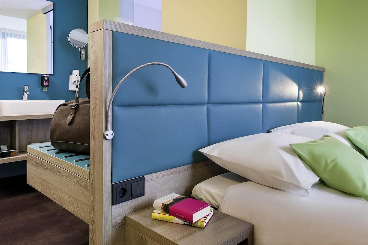 Literie hypoallergénique, coffres-forts dans les chambres, bureau