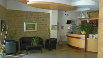 Coin salon dans le hall