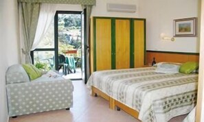 Cubrecamas, colchones con pillow-top y minibar 