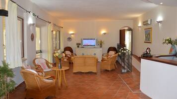 Lobby-Lounge