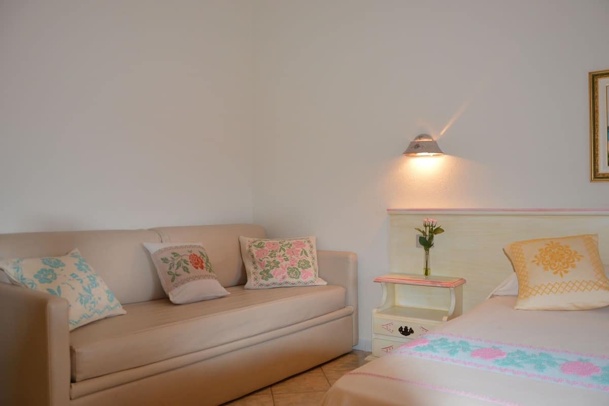 Een minibar, een kluis op de kamer, gratis wifi