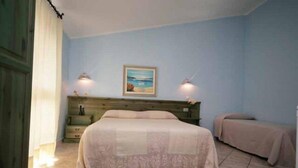 Triple Room | Minibar, in-room safe, WiFi (free) - La Palma (San Teodoro)
