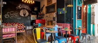 Cheers Midtown Hostel