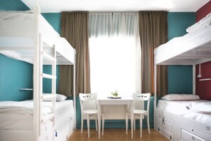 In-room safe, soundproofing, iron/ironing board, free WiFi