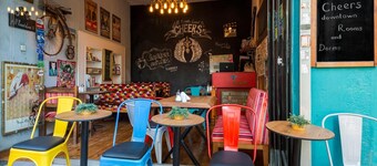 Cheers Midtown Hostel