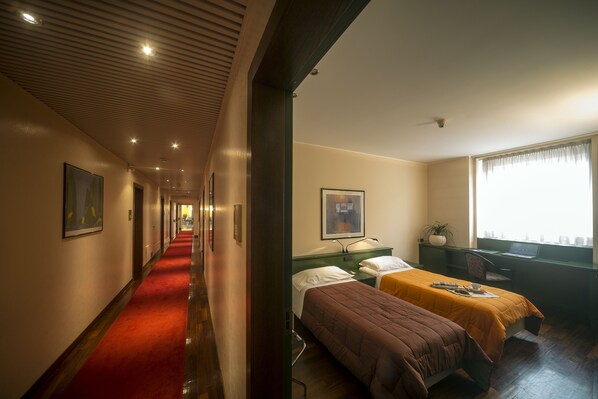 Twin Room | Minibar, in-room safe, desk, soundproofing - Hotel Del Riale (Parabiago)