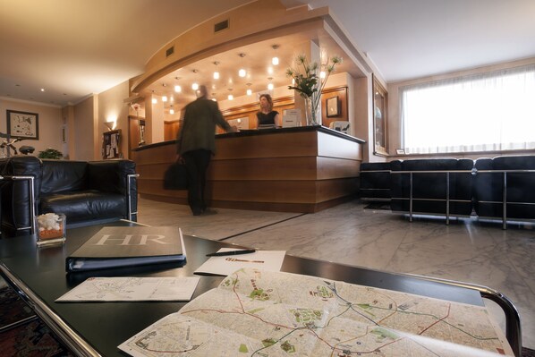 Lobby sitting area - Hotel Del Riale (Parabiago)