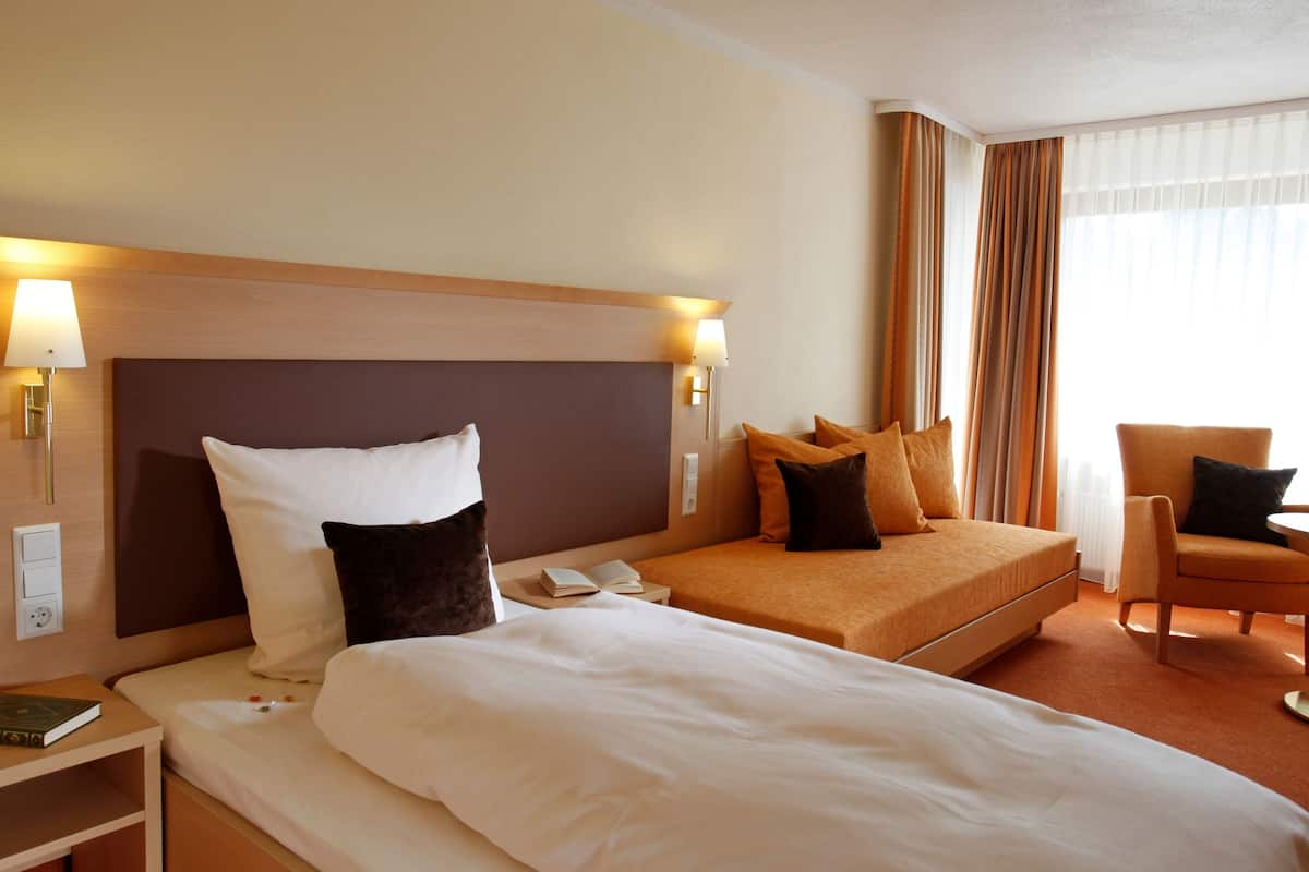 Luxe beddengoed, een minibar, een kluis op de kamer