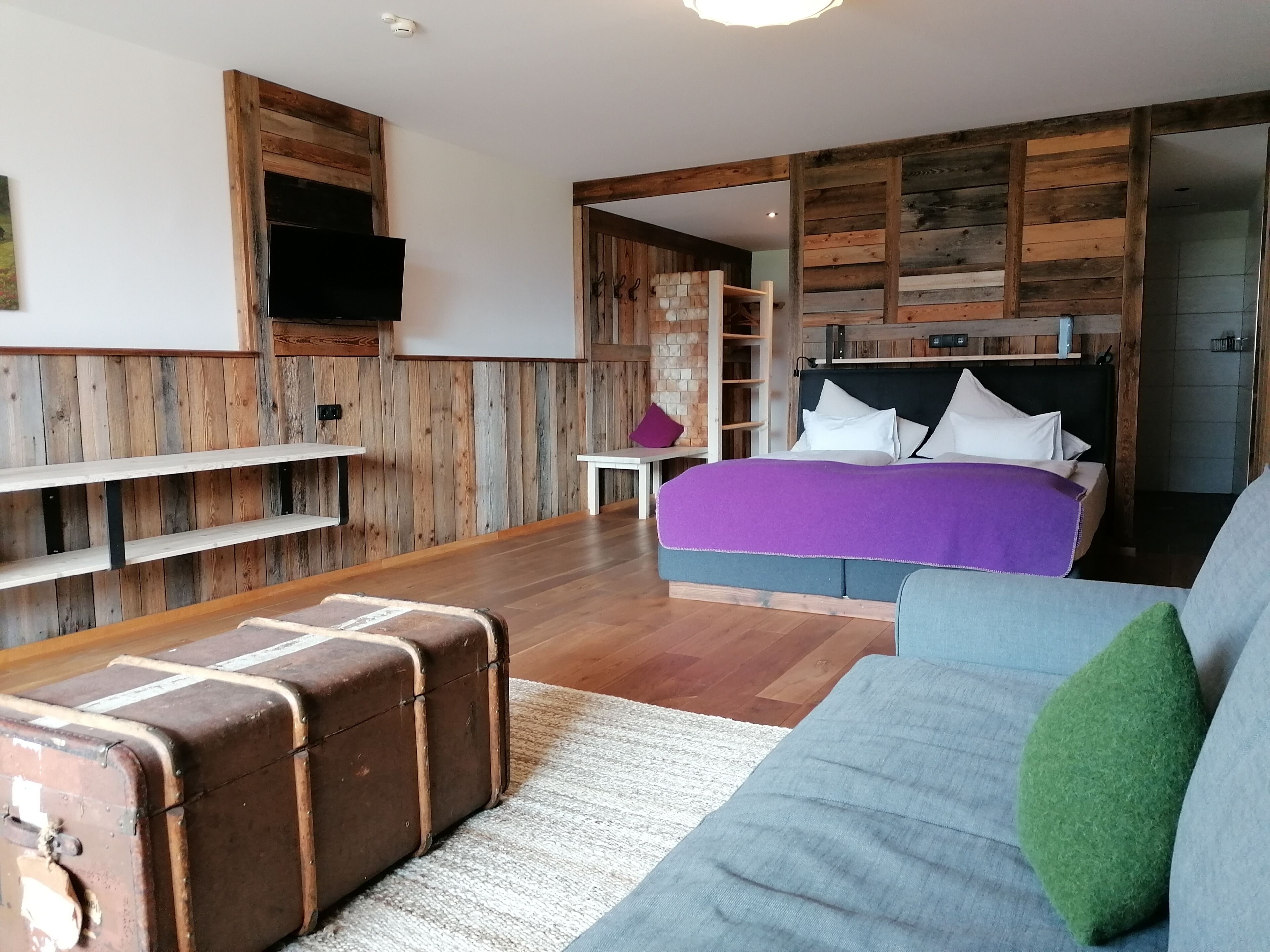 Room | Hypo-allergenic bedding, in-room safe, individually decorated