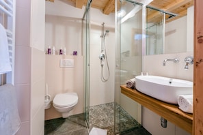 Chalet, 2 Bedrooms, Terrace (Kitzstodl) | Bathroom | Free toiletries, hair dryer, towels, soap