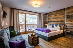 Hypo-allergenic bedding, in-room safe, individually decorated