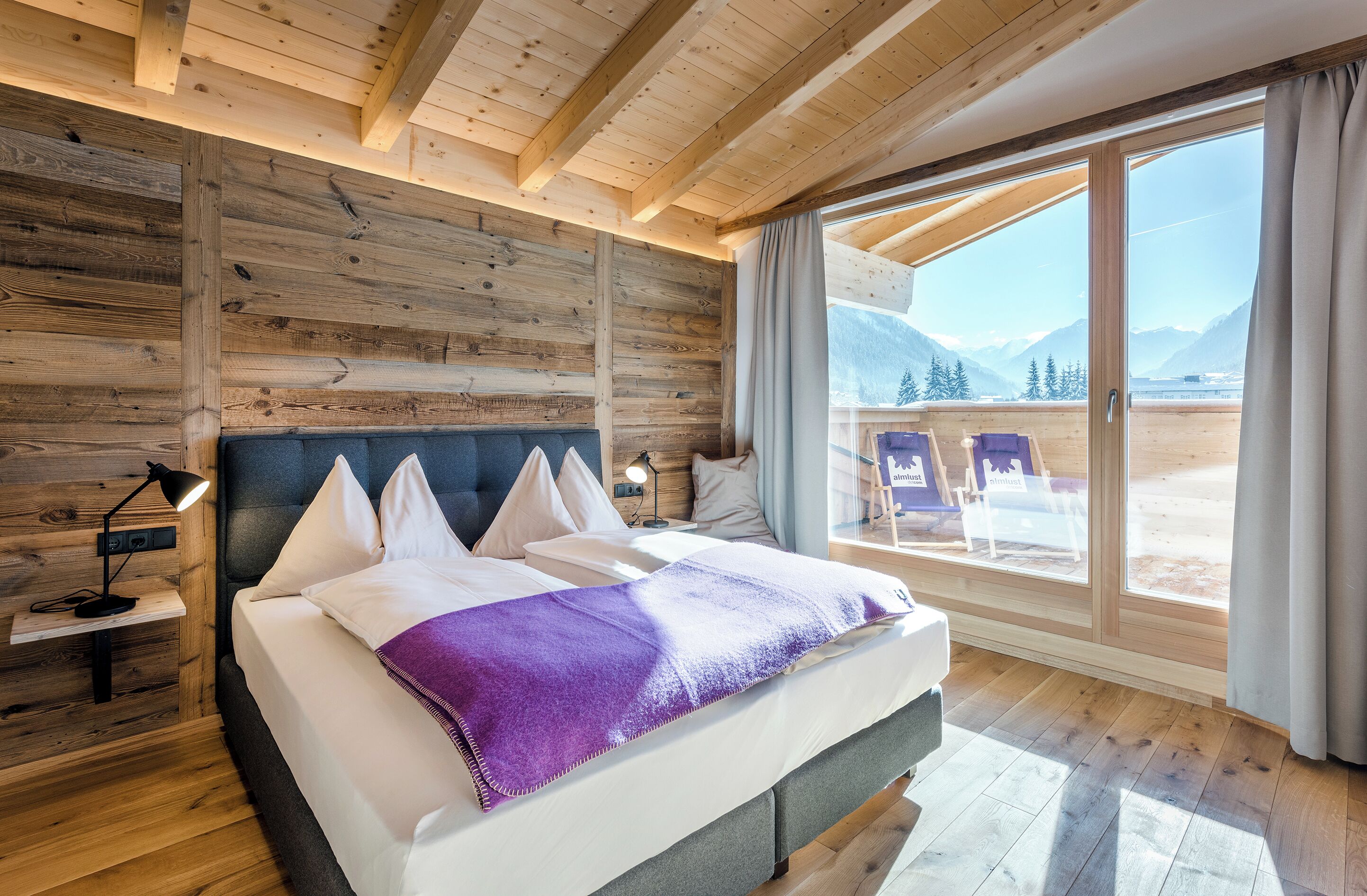 Loft | Hypo-allergenic bedding, in-room safe, individually decorated