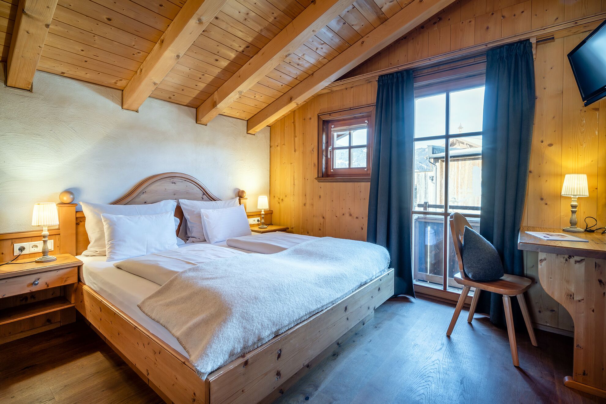 Apartment | Hypo-allergenic bedding, in-room safe, individually decorated