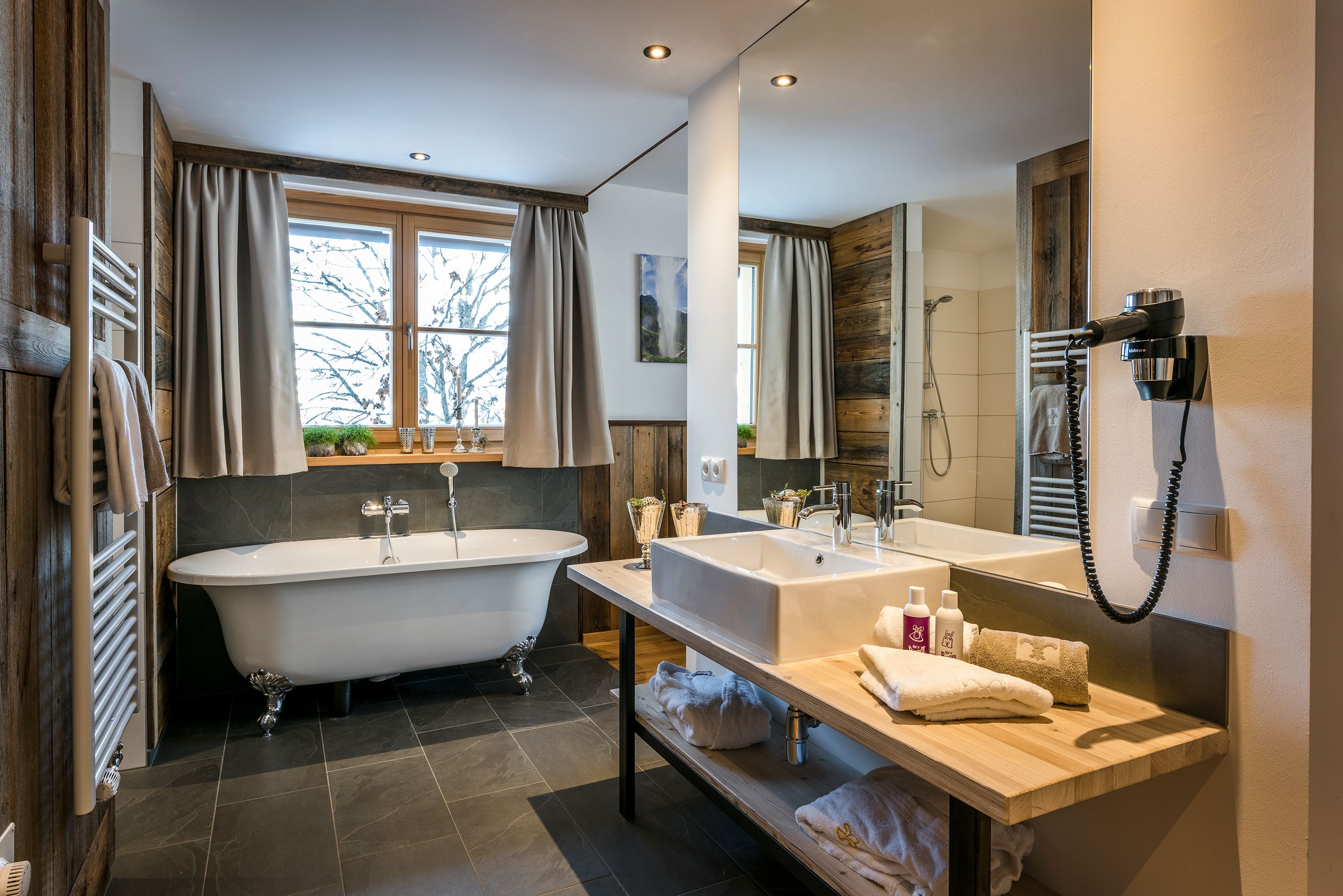 almsuite | bathroom | free toiletries, hair dryer, towels, soap
