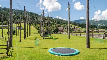 Area giochi per bambini (all'aperto)