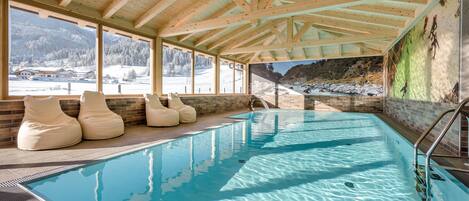 Piscine couverte, piscine extérieure (ouverte en saison)