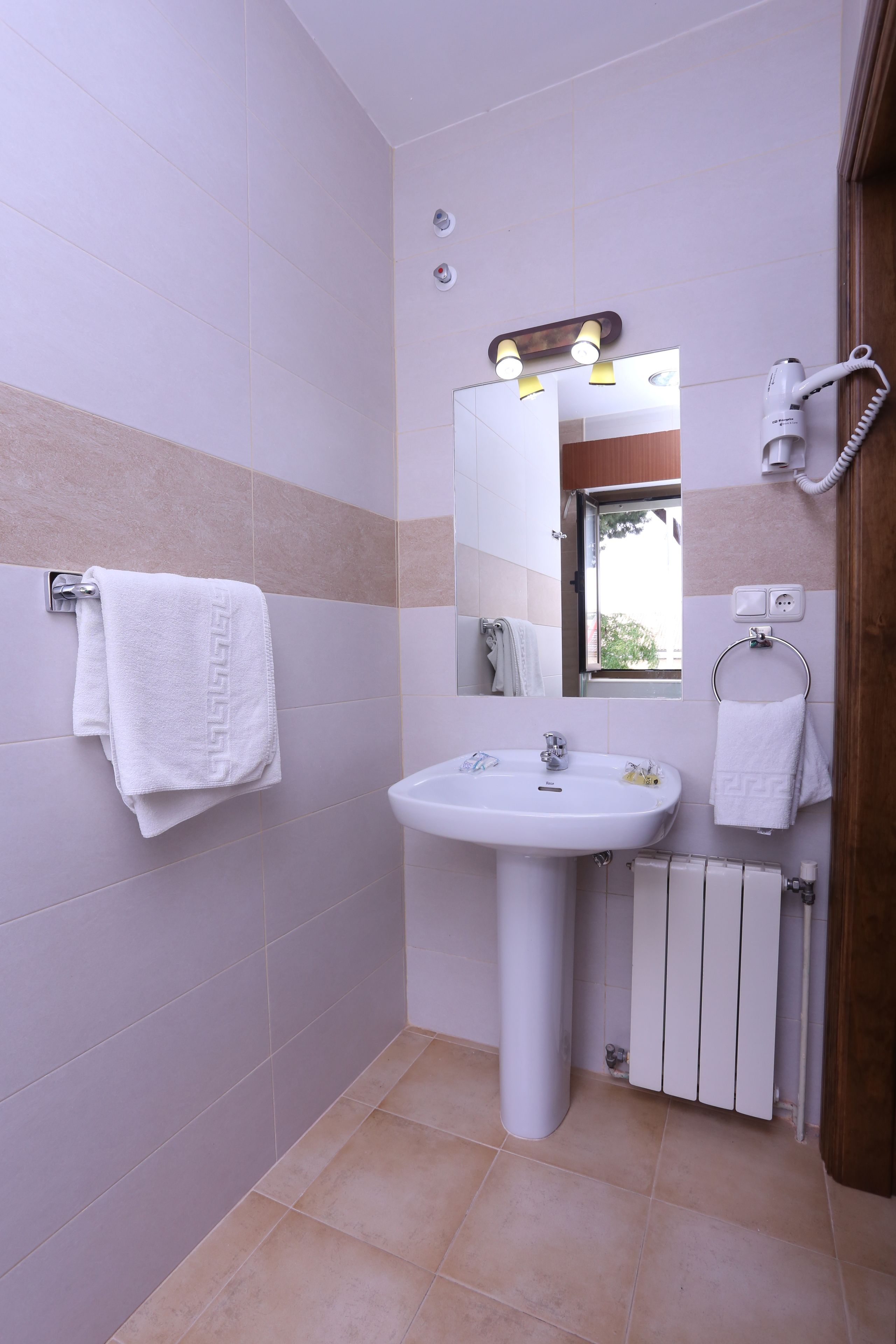 standard twin room, city view | bathroom | free toiletries, hair dryer, bidet, towels