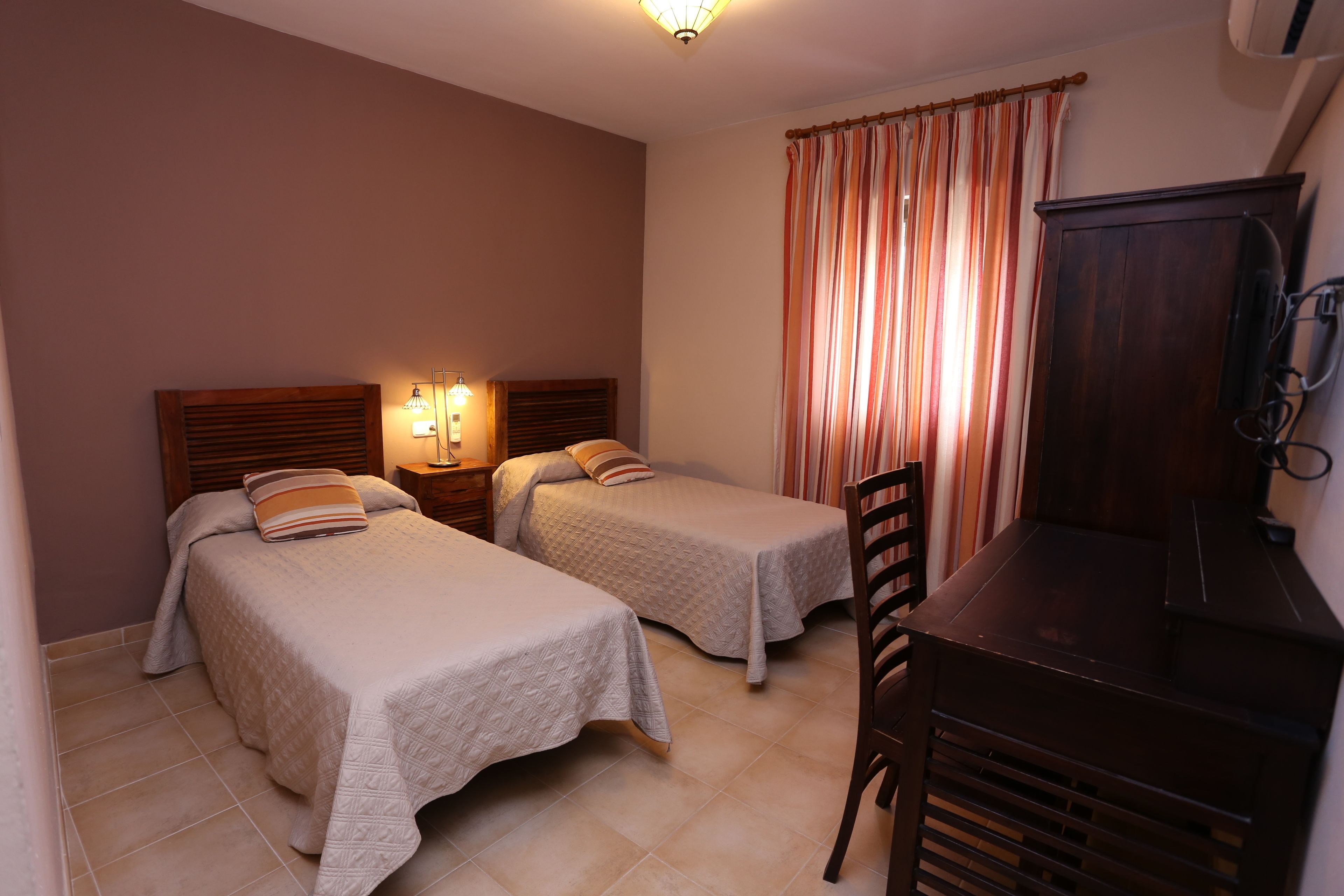 standard twin room, city view | desk, soundproofing, free cots/infant beds, rollaway beds