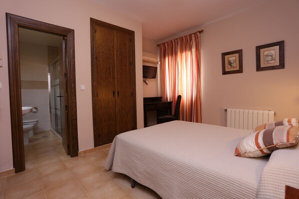 Standard Double Room, City View | Desk, soundproofing, free cots/infant beds, rollaway beds - Hotel Andalucía (Ronda)