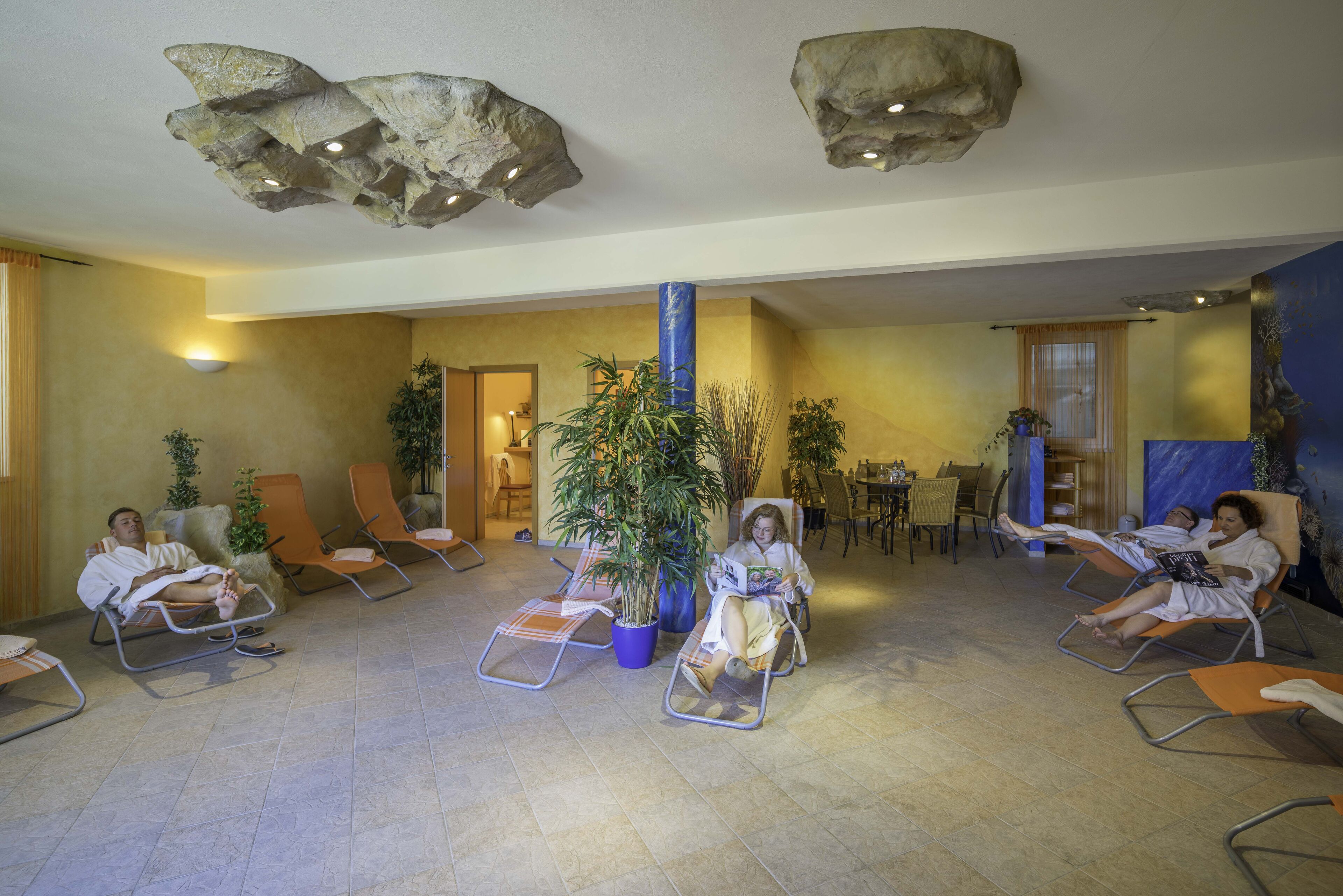 sauna, 1 treatment room, manicures and pedicures, massages