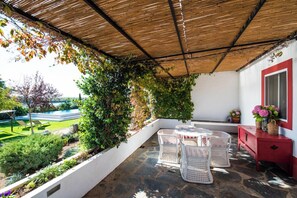 Casa, 2 habitaciones, entresuelo (1) | Terraza o patio