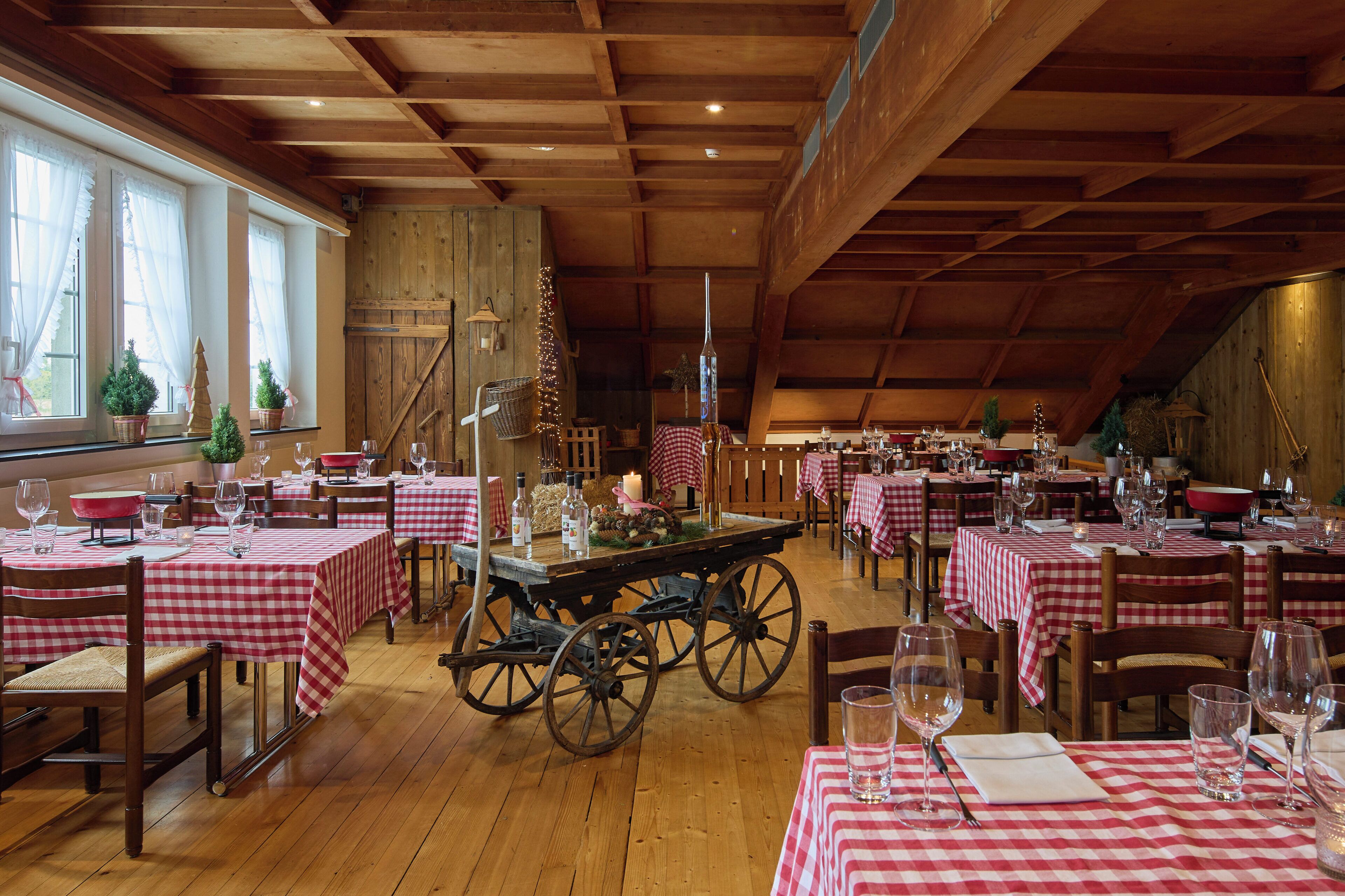 2 restaurants; breakfast, lunch, and dinner served