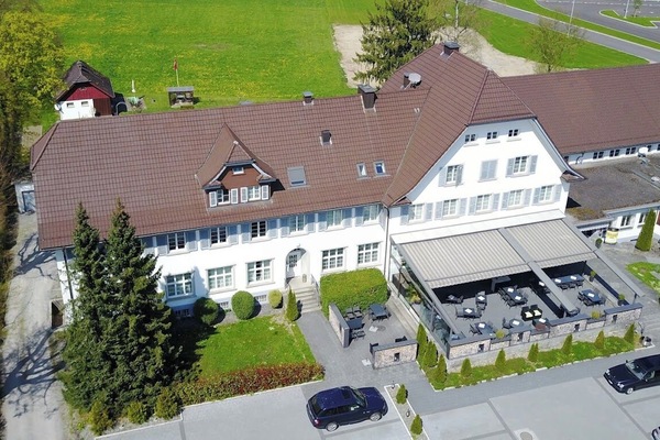 Vista frontal de la propiedad