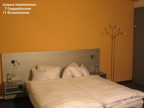 Double Room | Hypo-allergenic bedding, in-room safe, desk, free WiFi - Hotel & Gasthaus die Perle (Perlen)