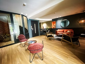 Reception - Hotel Molière (Cannes)