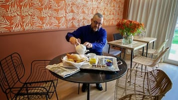 Daily buffet breakfast (EUR 19 per person)