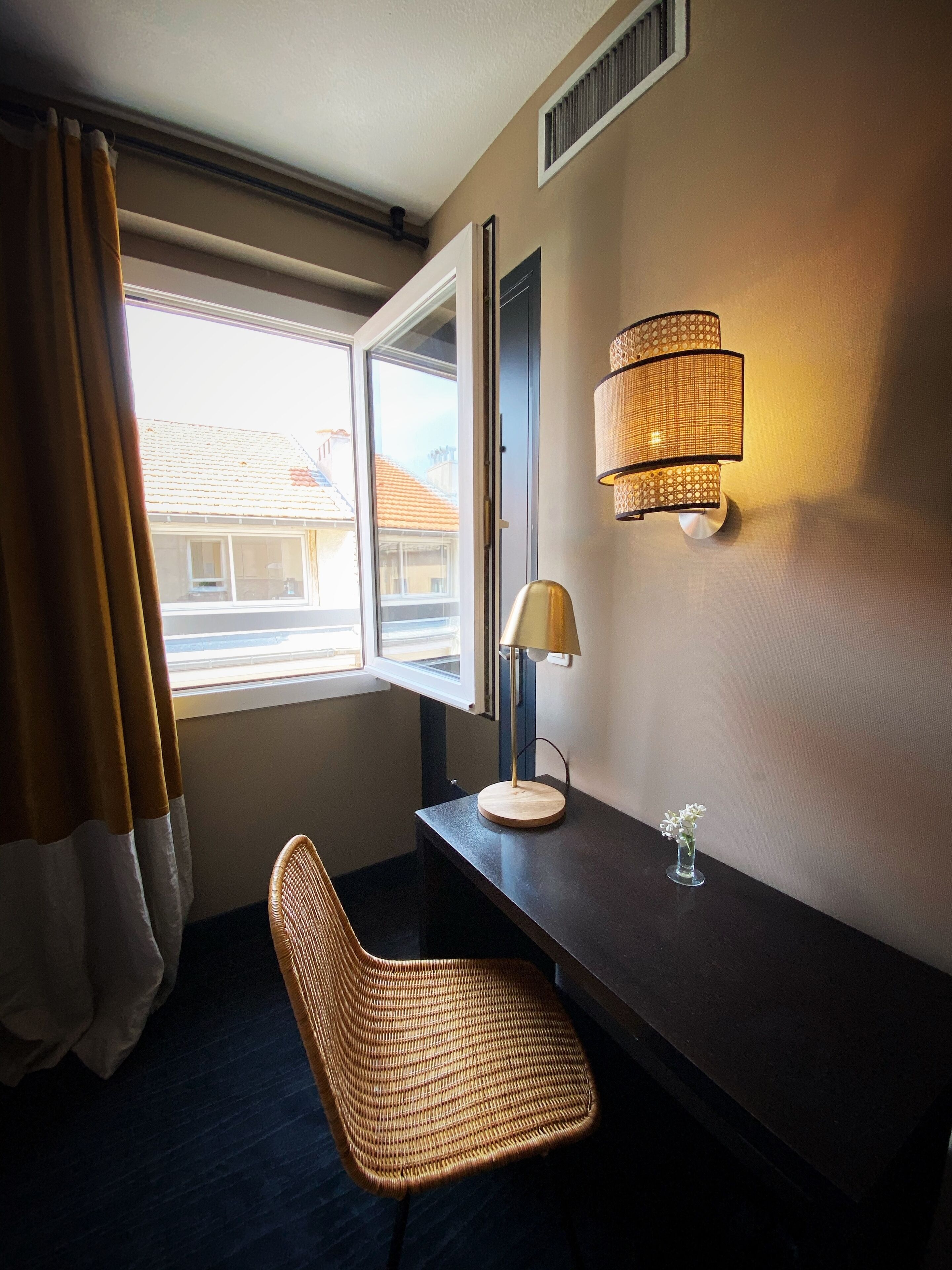 economy double room | premium bedding, in-room safe, desk, laptop workspace