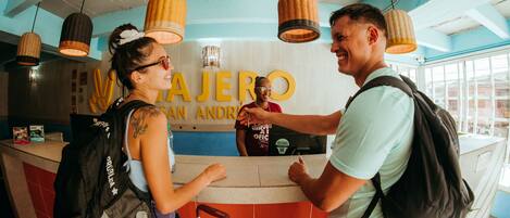 A reception desk with a sign reading "AJERO SAN ANDREA".