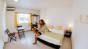 Colchones con pillow-top, cortinas blackout, wifi gratis y ropa de cama