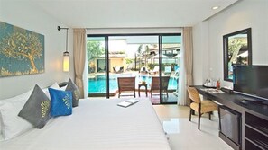 Deluxe Pool Access | Premium bedding, in-room safe, desk, blackout drapes