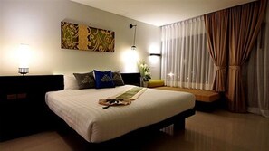 デラックス ルーム プールビュー | 高級寝具、セーフティボックス (室内)、デスク、遮光カーテン