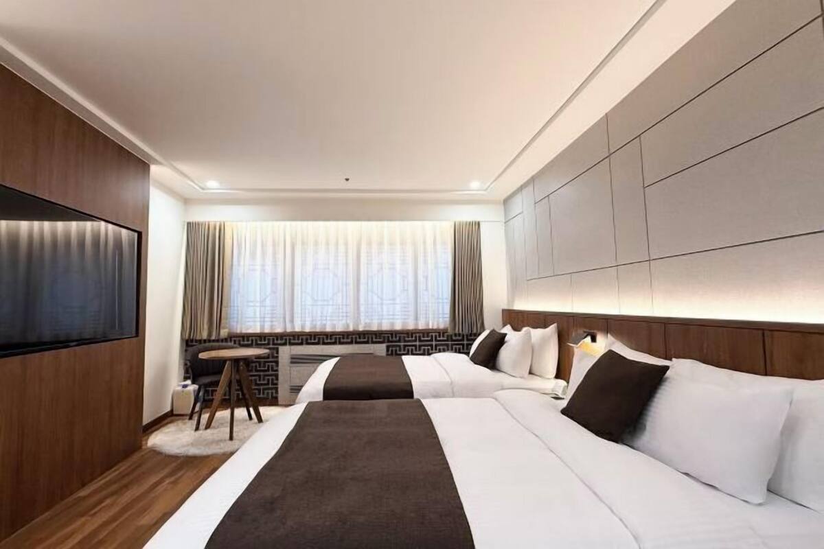Minibar, in-room safe, blackout drapes, iron/ironing board (on request)