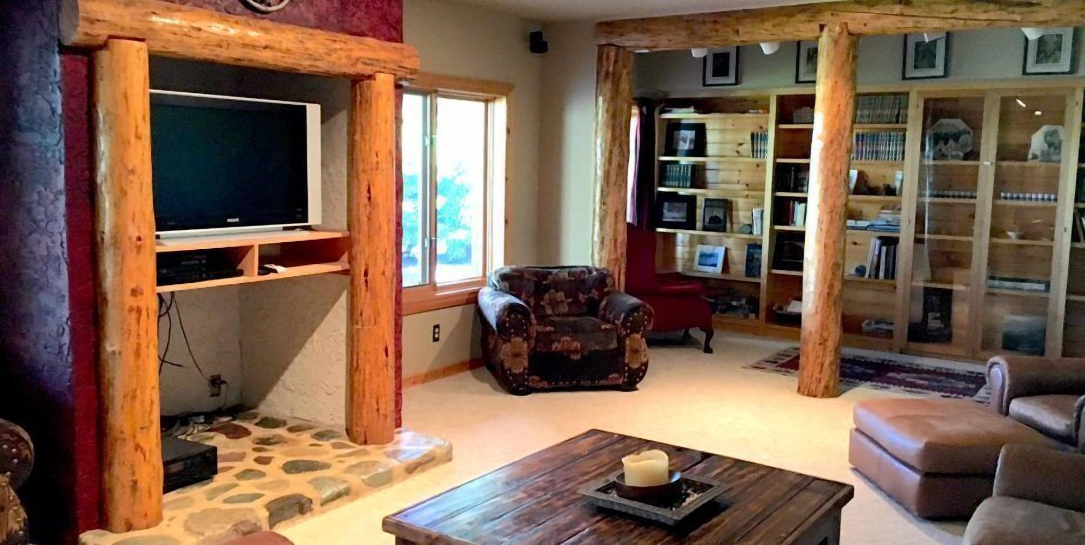 wilderness lodge | living area | 36-inch flat-screen tv with cable channels, tv