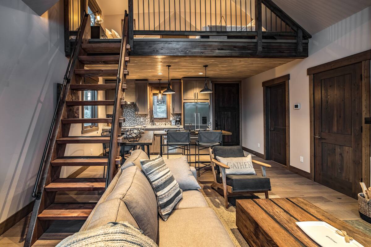 cottage 1302 | living room | 36-inch flat-screen tv with cable channels, tv