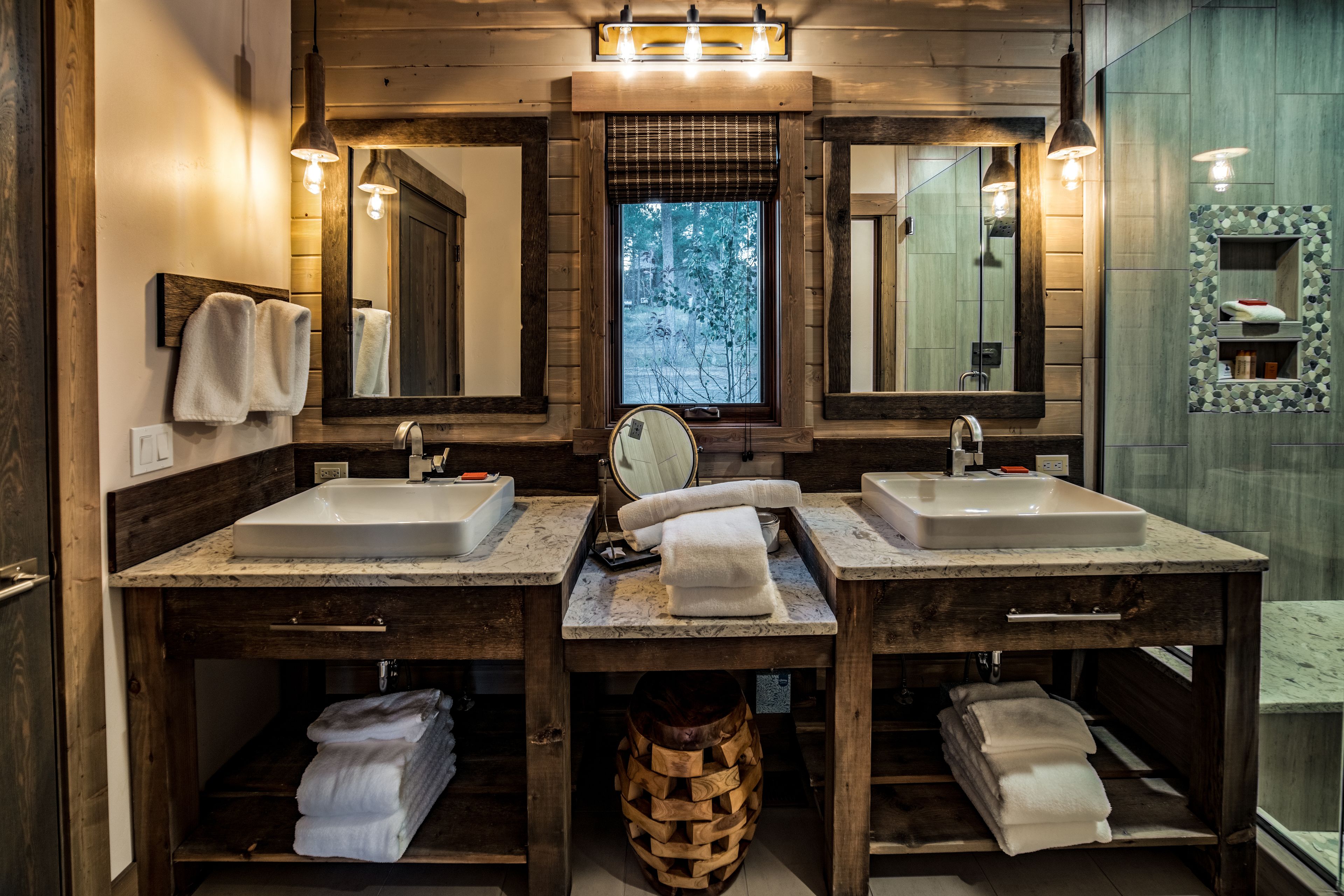 cottage 1302 | bathroom | free toiletries, towels
