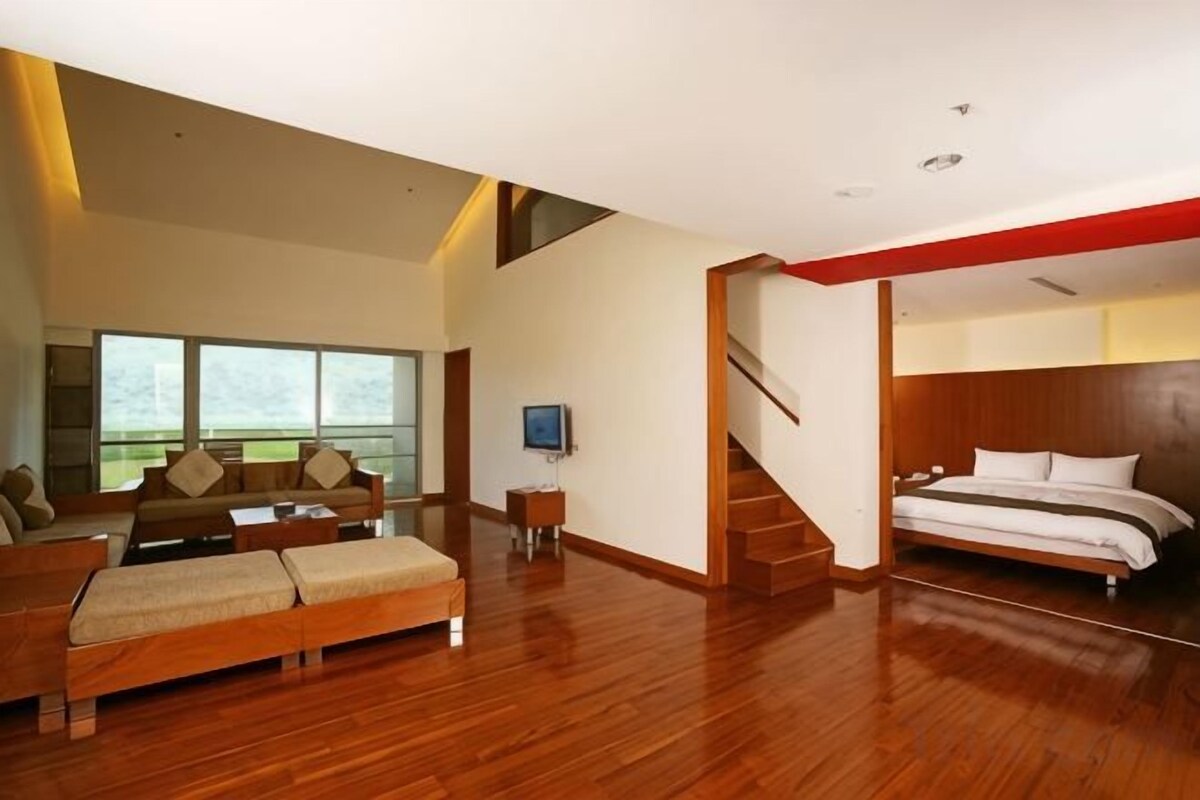 Premium bedding, down duvets, pillow-top beds, in-room safe