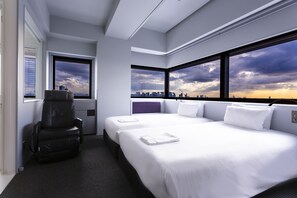 ตู้นิรภัยในห้องพัก, โต๊ะทำงาน, ห้องเก็บเสียง, Wi-Fi ฟรี