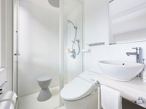 Amenidades de baño gratuitas, secadora de cabello, pantuflas, bidet