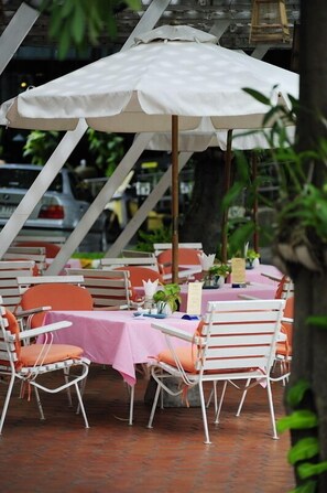 Dining - Nomads De Moc, Bangkok (Bangkok)