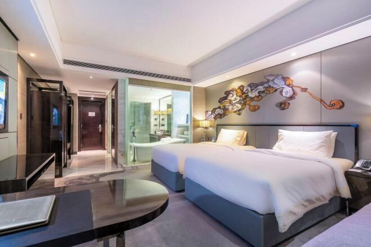 Premium bedding, pillowtop beds, minibar, in-room safe