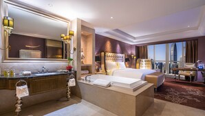 Executive Room (European Style Room) | Premium bedding, pillowtop beds, minibar, in-room safe - Modern Classic Hotel (Shenzhen)