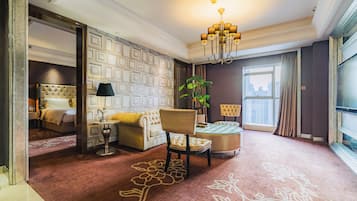 Ropa de cama de alta calidad, colchones con pillow-top y minibar