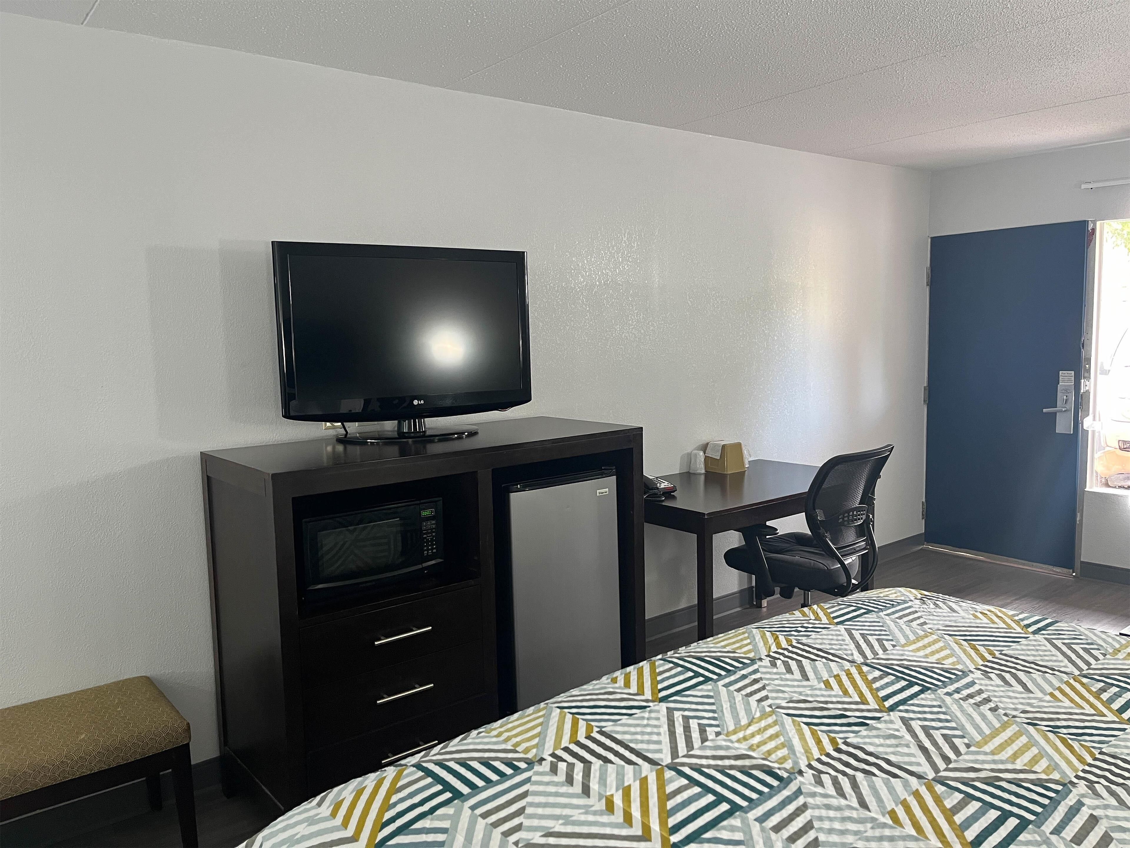 واي فاي مجانًا وملاءات أسرّة