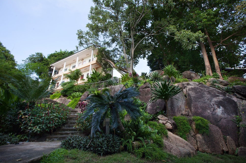 The Green Plaza Hotel