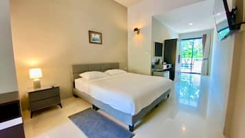 Cortinas blackout, wifi gratis y ropa de cama